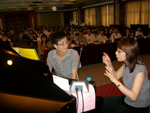 濰坊舉行雅馬哈鋼琴展示會(huì)