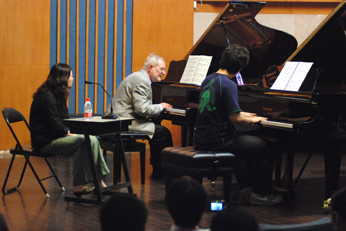 2010年上海音樂學院第七屆國際鋼琴大師班報道 