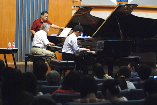 2010年上海音樂學院第七屆國際鋼琴大師班報道 
