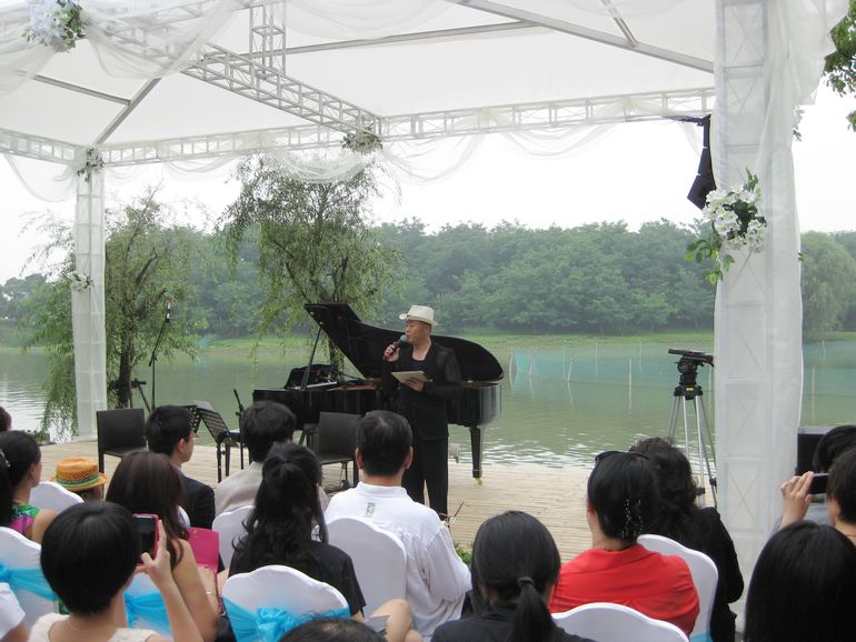 周立波助陣沈灝水上音樂會 