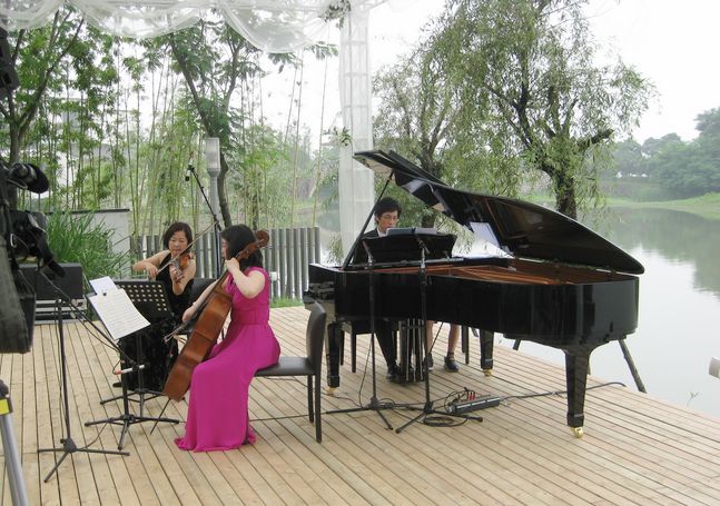 周立波助陣沈灝水上音樂會 