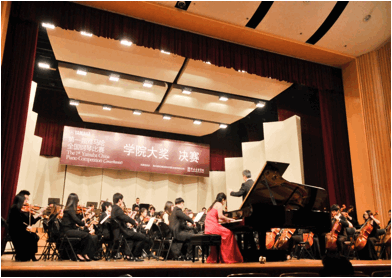 屆雅馬哈全國鋼琴比賽顧問周廣仁先生親臨決賽現場