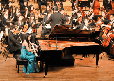 屆雅馬哈全國鋼琴比賽顧問周廣仁先生親臨決賽現場