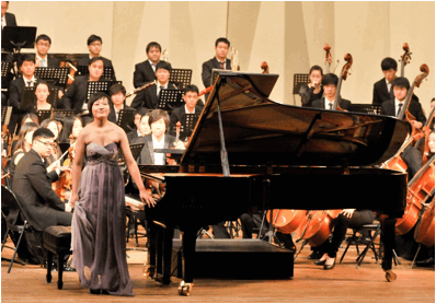 屆雅馬哈全國鋼琴比賽顧問周廣仁先生親臨決賽現場