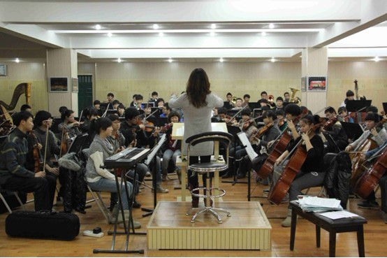 雅馬哈示范樂團蘭州十四中學授牌儀式報道