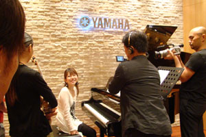 牧野由依來雅馬哈拍攝『音樂物語』節目
