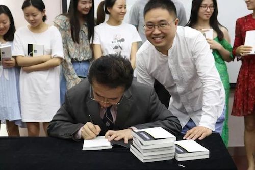 雅馬哈藝術家石叔誠與特邀藝術家顧平受邀于成都大學東盟藝術學院、音樂與舞蹈學院藝術實踐周開展公開課