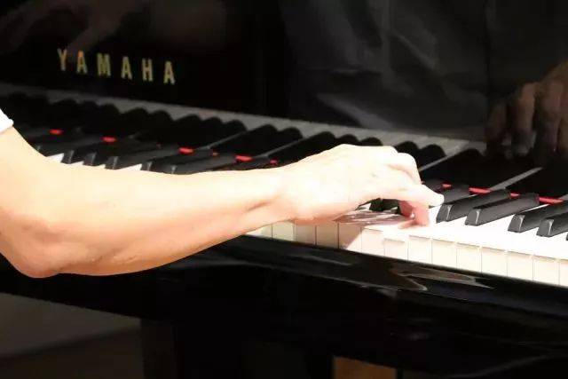 e-EU | e聯(lián)遠(yuǎn)程藝術(shù)教育聯(lián)盟 雅馬哈特邀藝術(shù)家－楊弋夫教授遠(yuǎn)程試驗(yàn)公開課