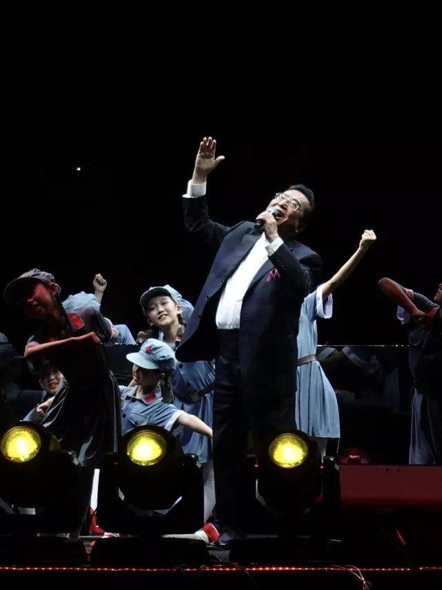 歌聲悠揚，唱出時代記憶，琴聲悅耳，奏響希望樂章 <br> 2018“我愛你中國?紀念改革開放40周年”經典歌曲上海演唱會圓滿落幕