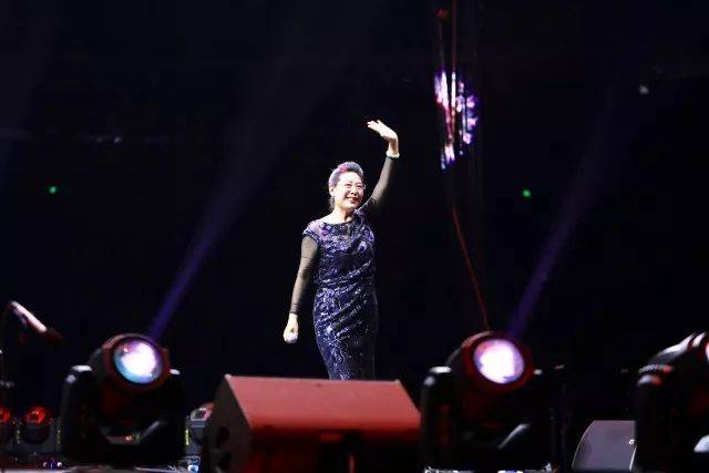 歌聲悠揚，唱出時代記憶，琴聲悅耳，奏響希望樂章 <br> 2018“我愛你中國?紀念改革開放40周年”經典歌曲上海演唱會圓滿落幕