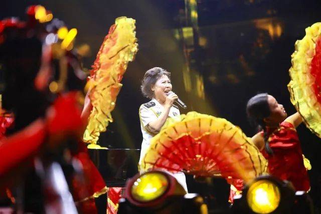 歌聲悠揚，唱出時代記憶，琴聲悅耳，奏響希望樂章 <br> 2018“我愛你中國?紀念改革開放40周年”經典歌曲上海演唱會圓滿落幕