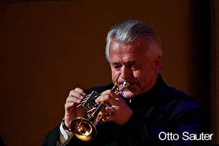 墨西哥 Ten Of The Best 音樂會(huì)——小號(hào)樂團(tuán)演出中的 PM5D 數(shù)字調(diào)音臺(tái)