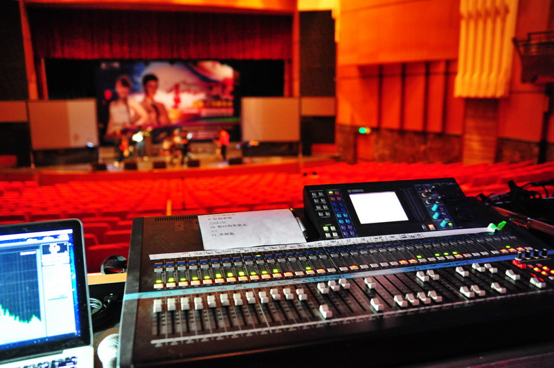 嚴(yán)爵、丁當(dāng)上海歌友會——LS9-32數(shù)字臺與中小型演出