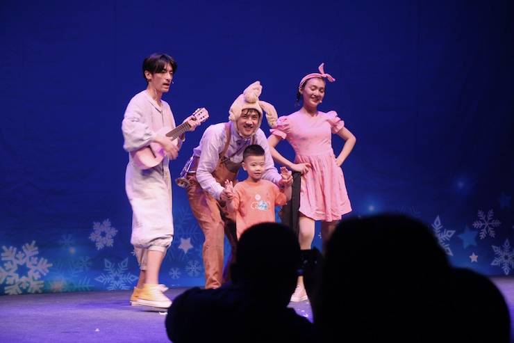 屬于七耳兔的勇敢夏天|兒童劇《七耳兔尋找樂器之王》巡演·成都站成功舉辦