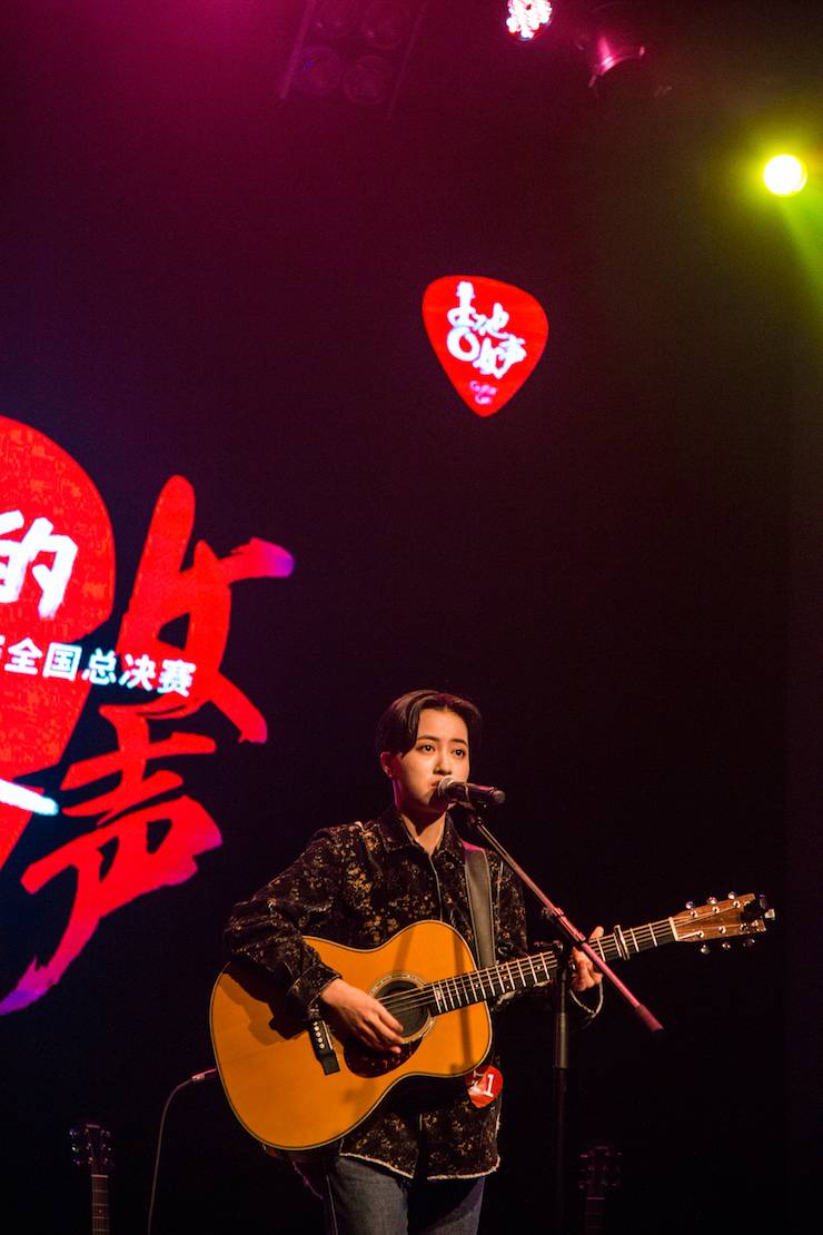 第四屆“雅馬哈吉他女聲彈唱大賽”總冠軍出爐<br />溫格奪冠,董冬冬擔(dān)任評委