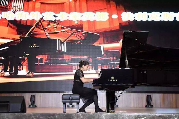 英娜·法利克斯音樂會