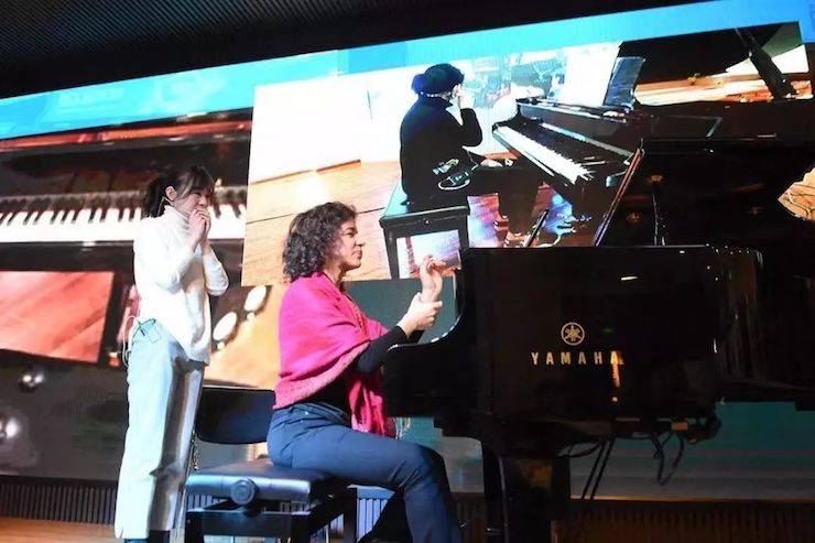 英娜·法利克斯音樂會