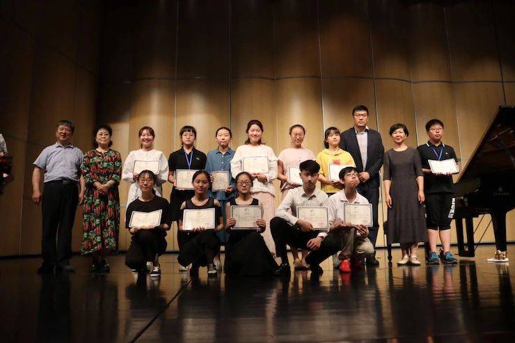 河北藝術(shù)職業(yè)學(xué)院頒獎(jiǎng)儀式