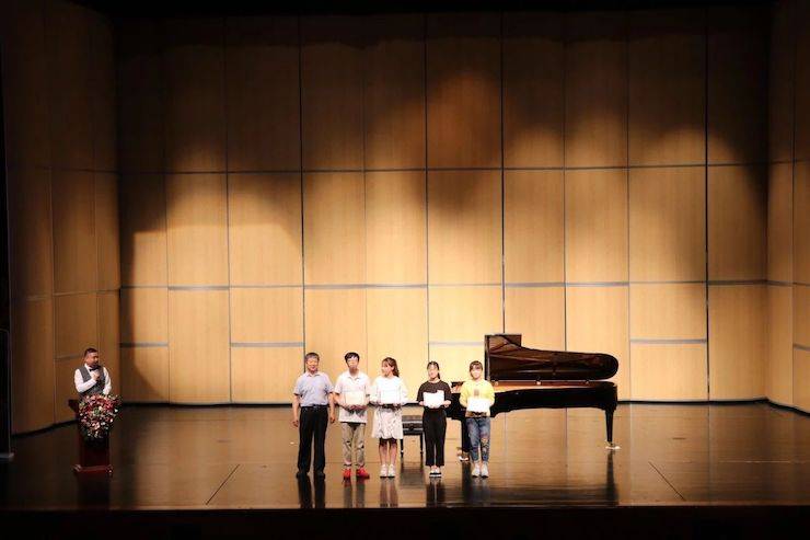 河北藝術(shù)職業(yè)學(xué)院頒獎(jiǎng)儀式