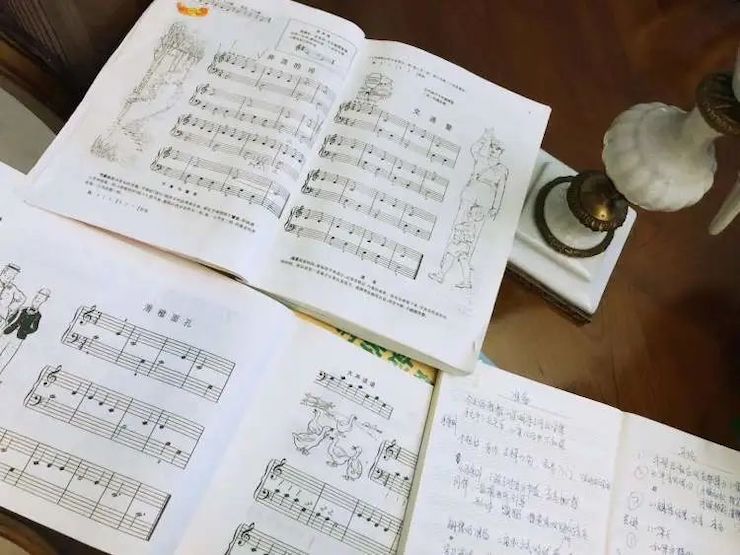 宋思衡的“宅抗疫” | 挑戰主播、籌集口罩、閉關作曲，這位取消了20場演出的鋼琴家原來這么忙！