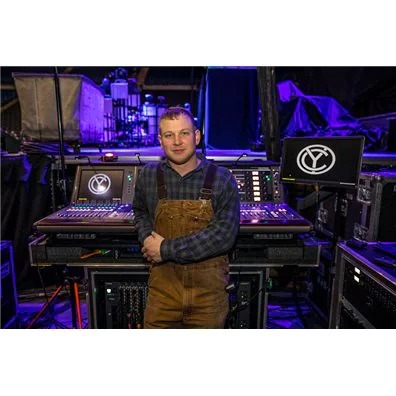 工程師使用雙雅馬哈PM10為Chris Young的“失眠2018世界巡回演唱會”混音