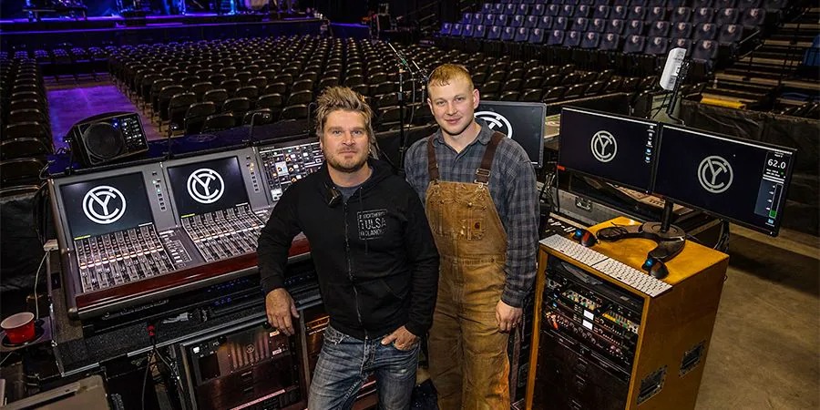 工程師使用雙雅馬哈PM10為Chris Young的“失眠2018世界巡回演唱會”混音