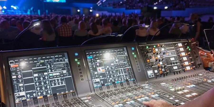 Gijs與雅馬哈RIVAGE PM10同臺(tái)獻(xiàn)藝