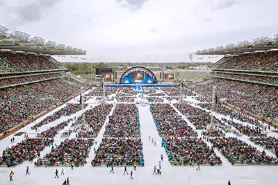 雅馬哈RIVAGE PM7在克羅克公園迎接教皇