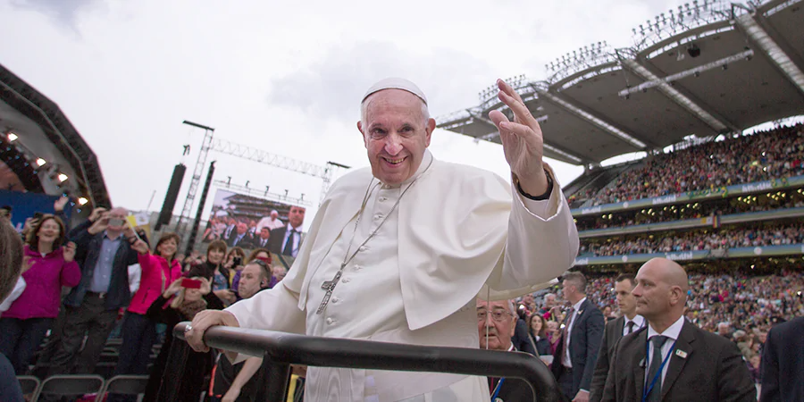 雅馬哈RIVAGE PM7在克羅克公園迎接教皇