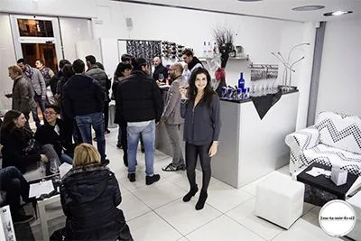 雅馬哈幫助Metamorfosi酒吧中的工匠們