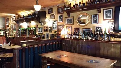 雅馬哈在鐘樓附近搖滾